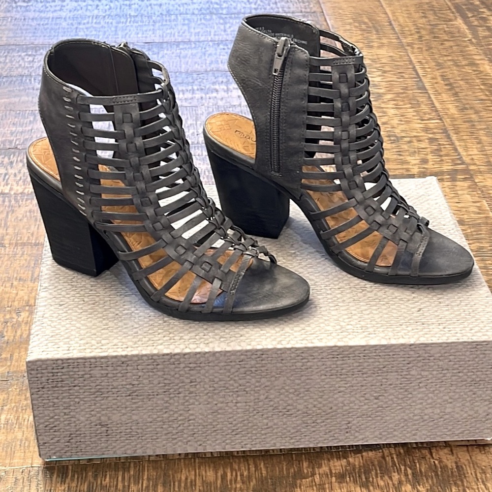 Maurice’s Heeled booties, gray, Sz 9